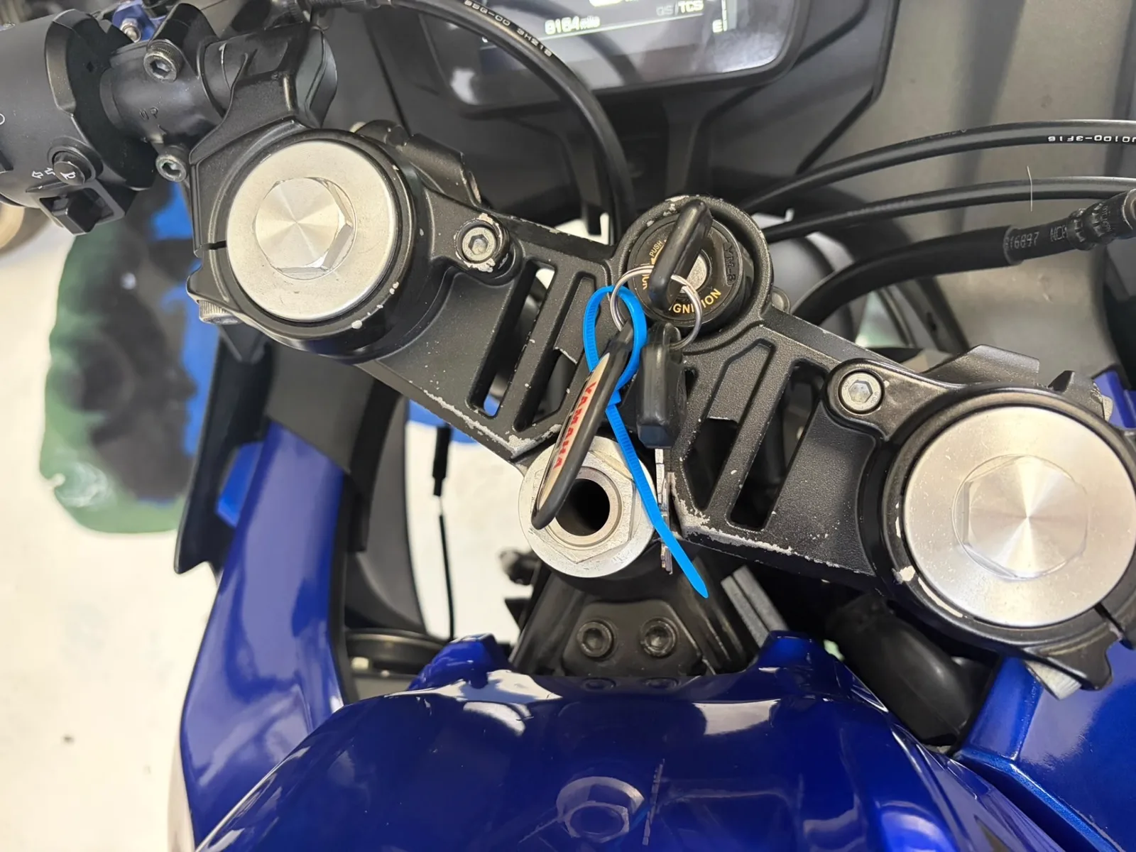 2024 Yamaha YZF-R125 – dashboard showing 8,164 miles