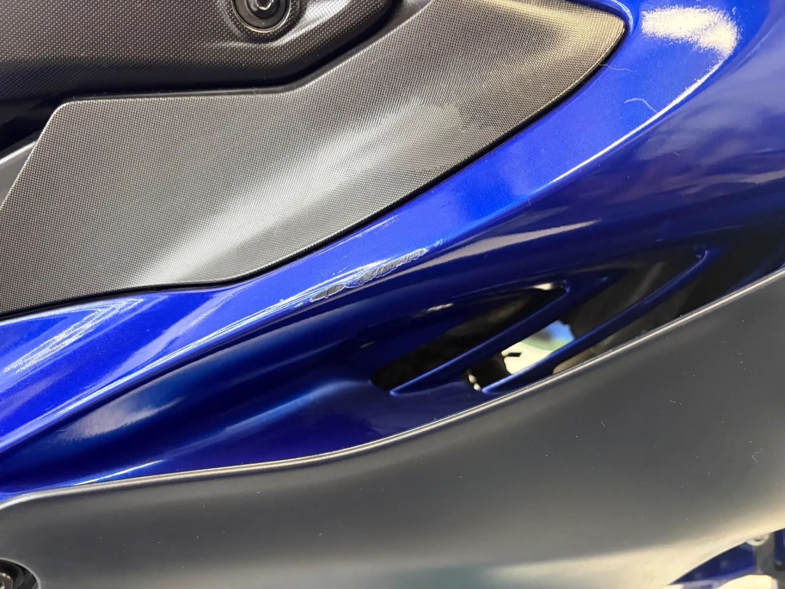2024 Yamaha YZF-R125 – Cosmetic mark: side panel